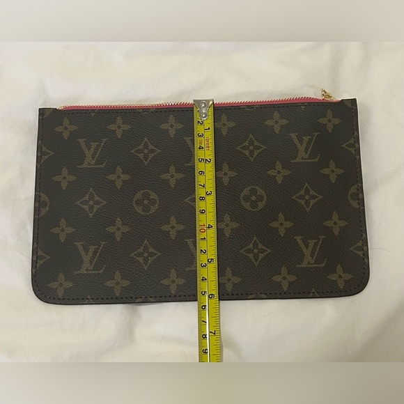 🌟NWOT🌟 Monogrammed Pouch/Wristlet - Picture 6 of 6